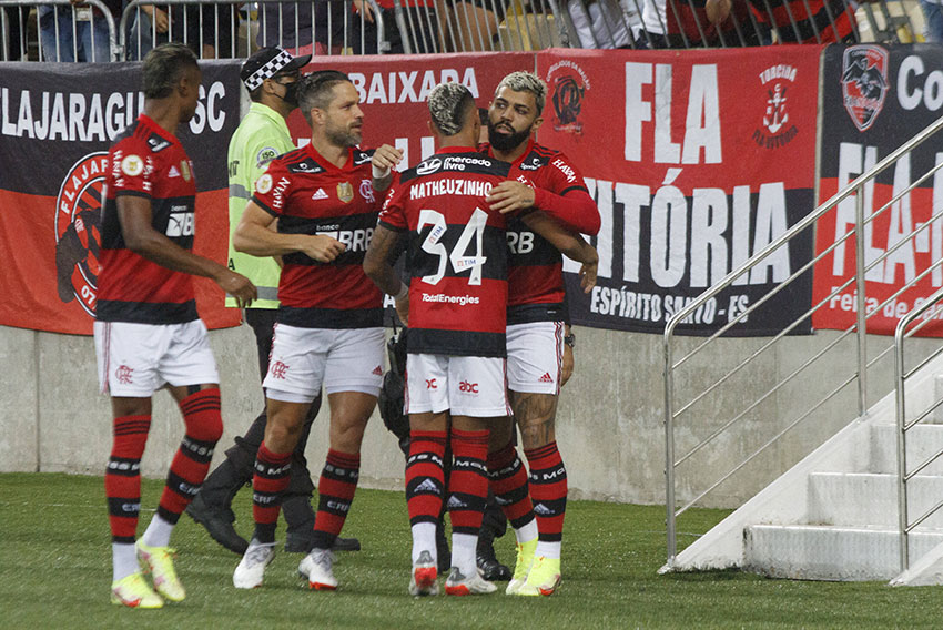 Flamengo reage após vice na Libertadores e bate o Ceará