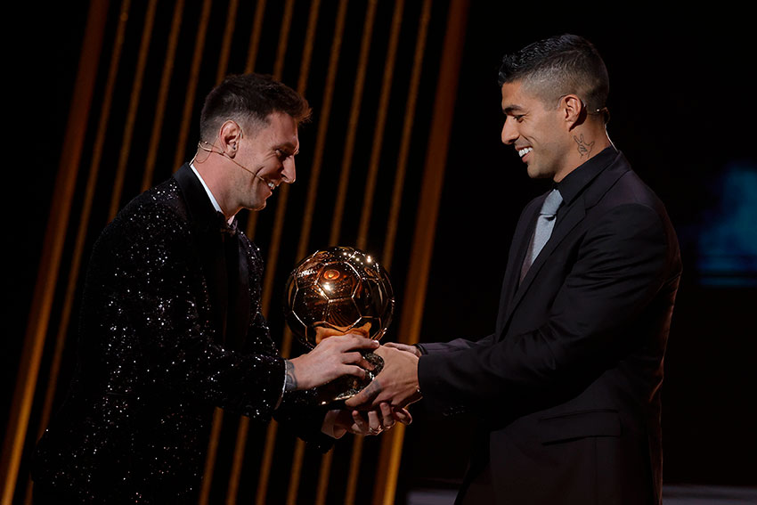 Messi vence a Bola de Ouro pela sétima vez e iguala Pelé