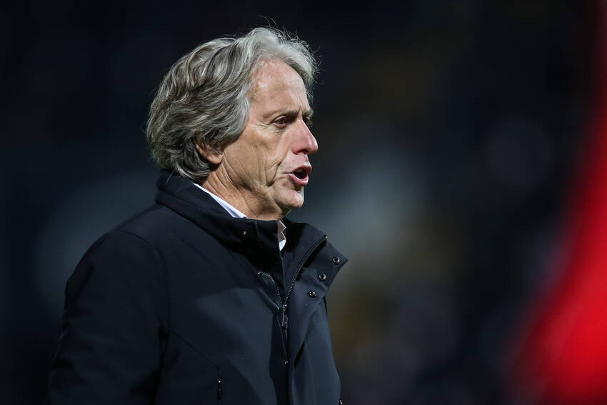 Flamengo se reúne com Jorge Jesus e negociará liberação, diz jornal