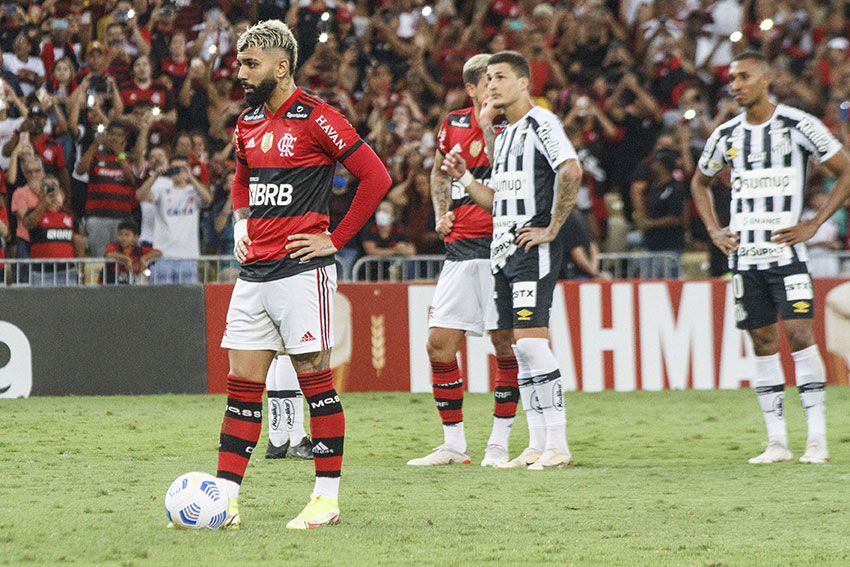 Gabigol perde pênalti, e Santos vence o Flamengo no Maracanã