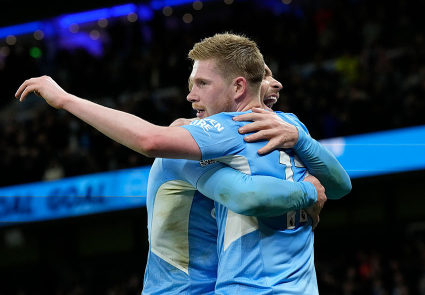 Manchester City goleia o Leeds por 7 a 0 e segue na liderança do Inglês