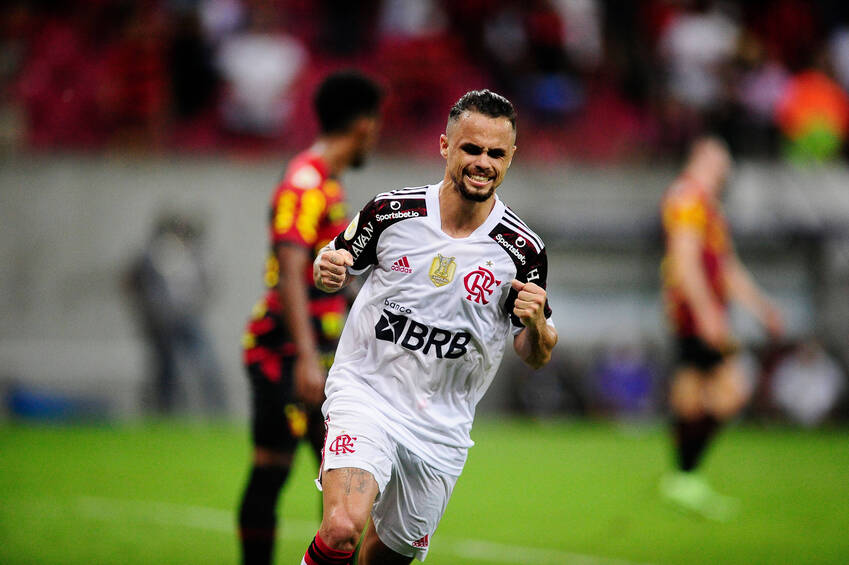 Novela Michael segue no Flamengo; Douglas Costa de saída do Grêmio