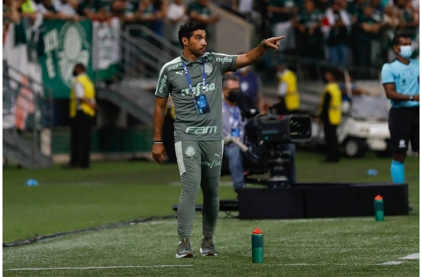 Abel Ferreira na mira de Benfica e Granada; Timão busca Júnior Moraes