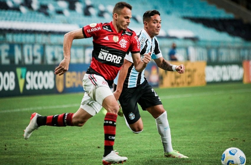 Internacional anuncia contratação do lateral-esquerdo Renê, do Flamengo