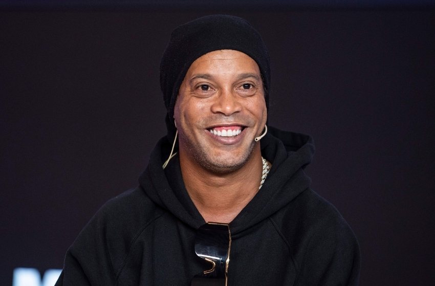 Ronaldinho ganha documentário e lembra período mágico no Barcelona Ronaldinho ganha documentário e lembra período mágico no Barcelona