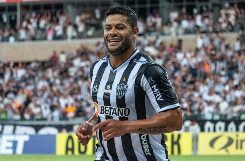 Hulk foge de polêmica com Gabigol e agadece elogios de Calleri