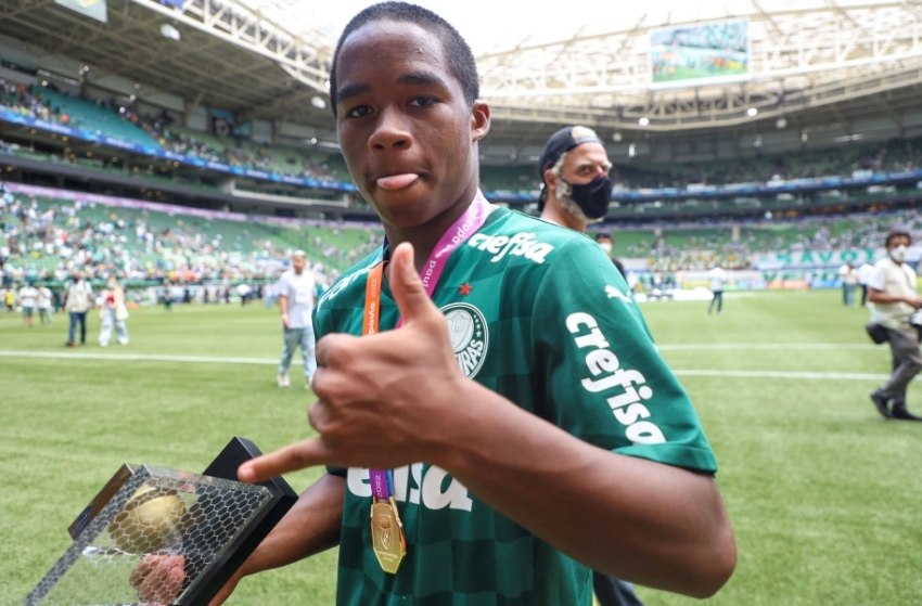 Palmeiras acerta termos do primeiro contrato profissional da joia Endrick