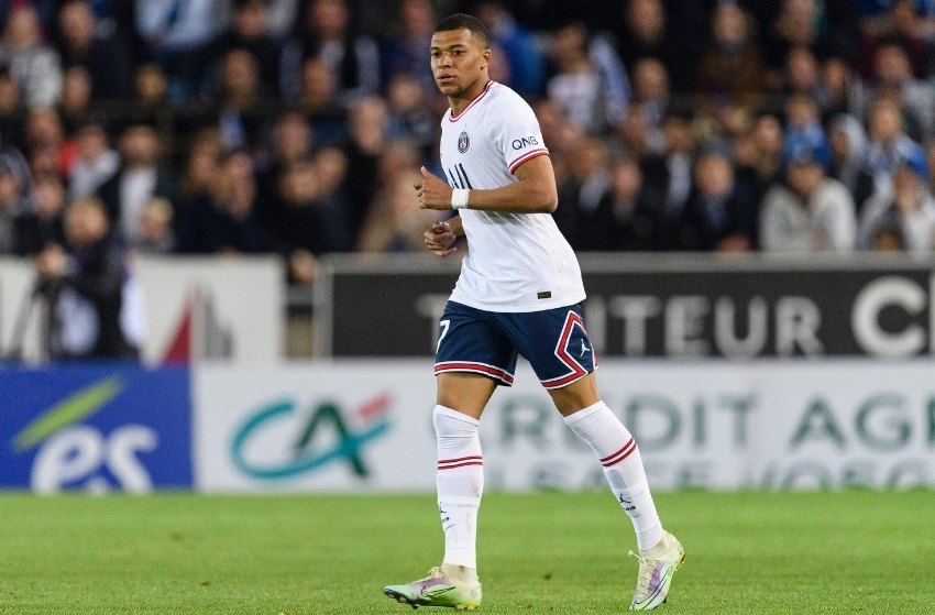 Mbappé está mais perto de renovar com o PSG, diz jornal francês