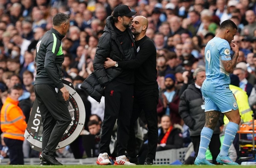 Guardiola provoca o Liverpool, e Klopp ironiza técnico do City