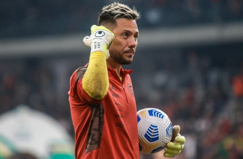 Diego Alves exige retratação de Paulo Sousa, e crise no Flamengo cresce