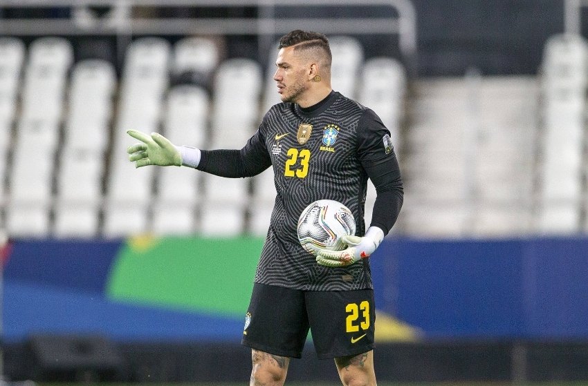 Com lesão na coxa, goleiro Ederson está fora dos amistosos do Brasil Com lesão na coxa, goleiro Ederson está fora dos amistosos do Brasil