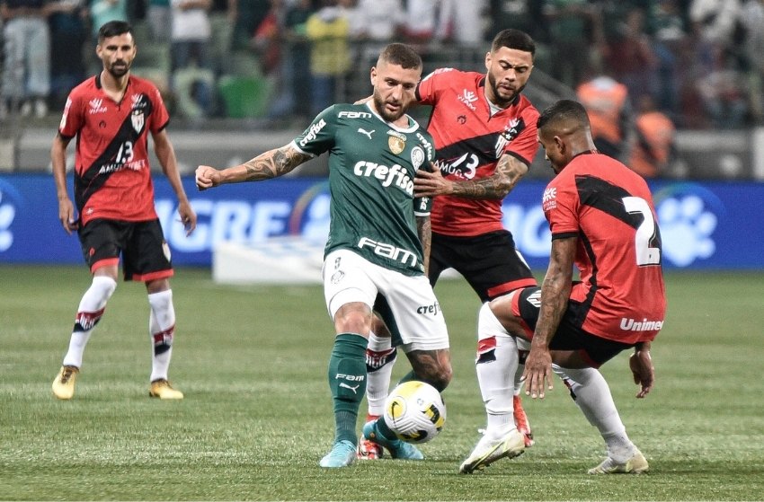 Palmeiras faz quatro gols em sete minutos e atropela o Atlético-GO Palmeiras faz quatro gols em sete minutos e atropela o Atlético-GO