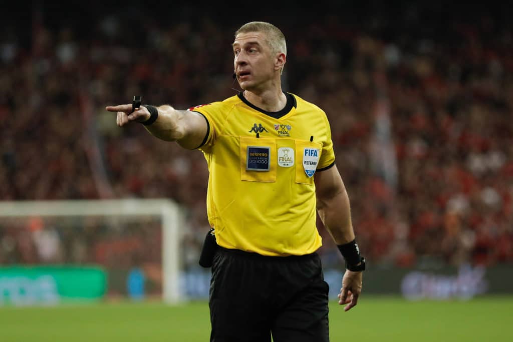 CBF anuncia mudanças no VAR e na preparação dos árbitros