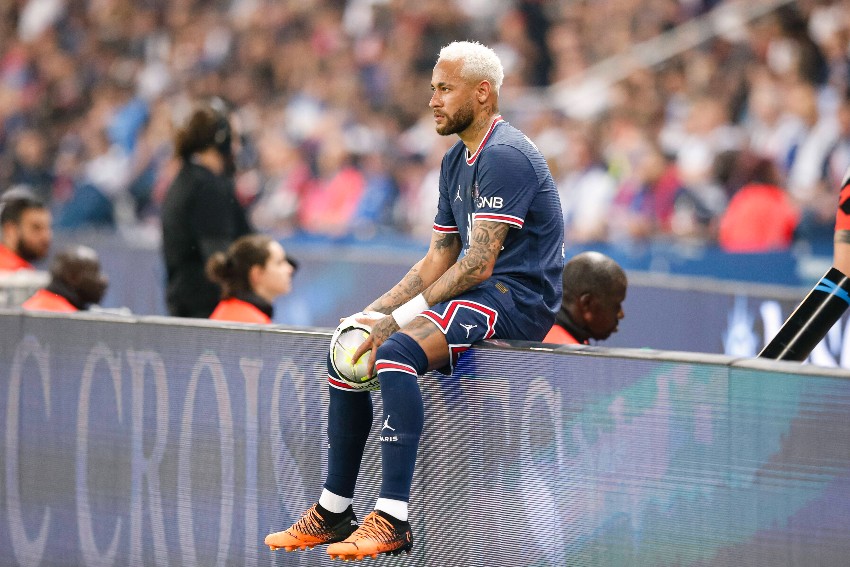 Neymar isolado no PSG