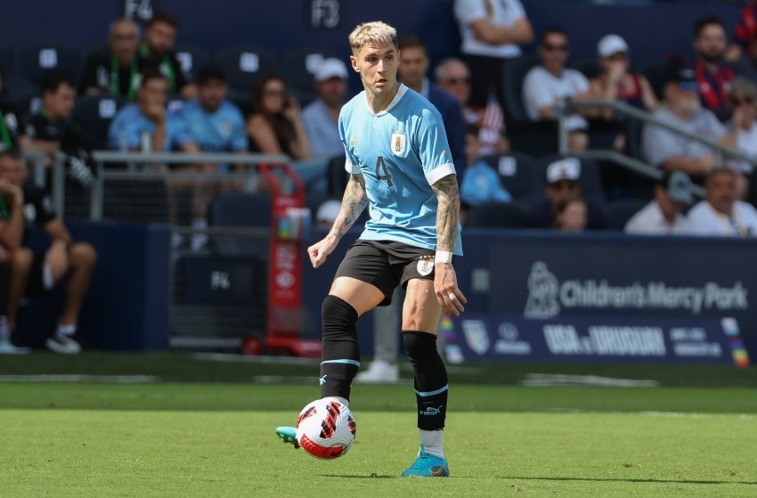 Flamengo fica perto de contratar o lateral uruguaio Varela