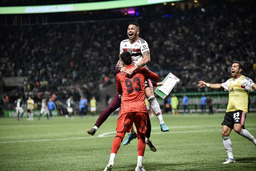 Nos pênaltis, São Paulo elimina o Palmeiras na Copa do Brasil