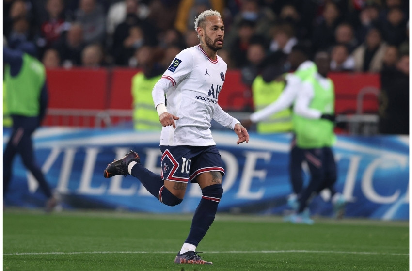 Neymar é oferecido ao Manchester City pelo PSG, diz imprensa francesa