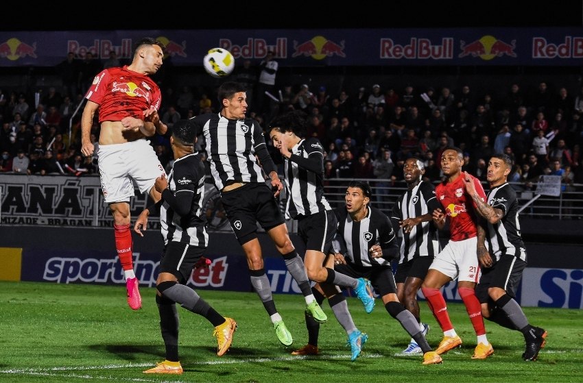 Botafogo vence Bragantino fora de casa e fica distante do Z-4 Botafogo vence Bragantino fora de casa e fica distante do Z-4