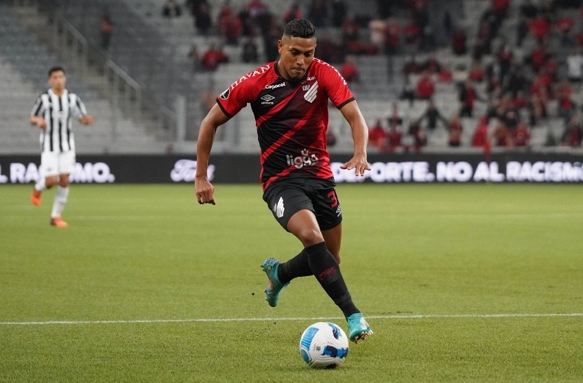 Fortaleza anuncia contratação do atacante Pedro Rocha