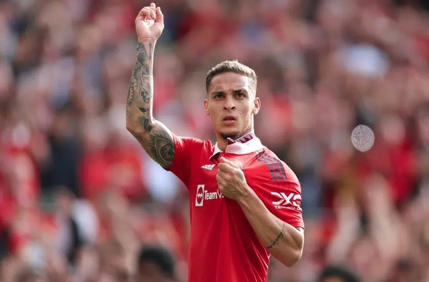 Antony faz gol na estreia, e Manchester United vence o Arsenal