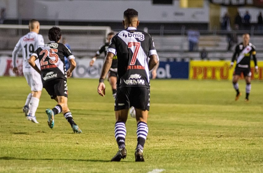 Vasco: Alex Teixeira pode perder vaga para jogo contra o Náutico