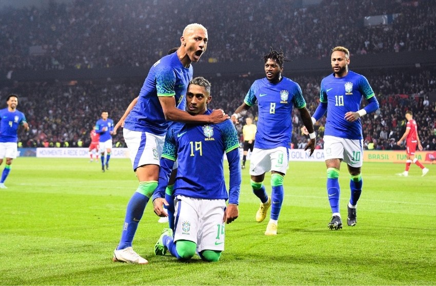 Brasil goleia a Tunísia no último jogo pré-Copa do Mundo