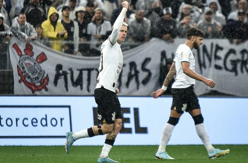 Brasileirão: Corinthians vence Atlético-GO e entra no G-4