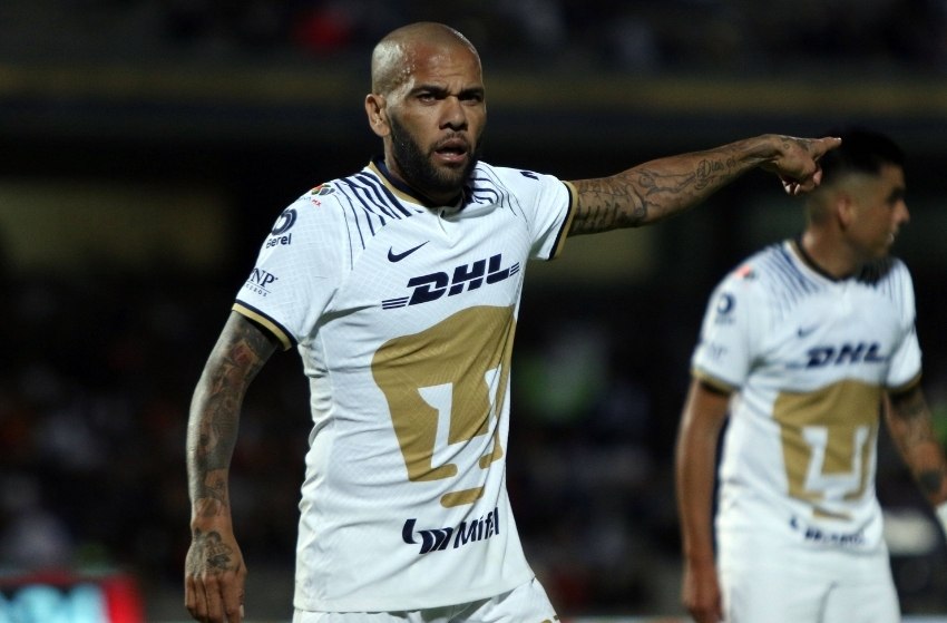 Daniel Alves (Pumas) Daniel Alves