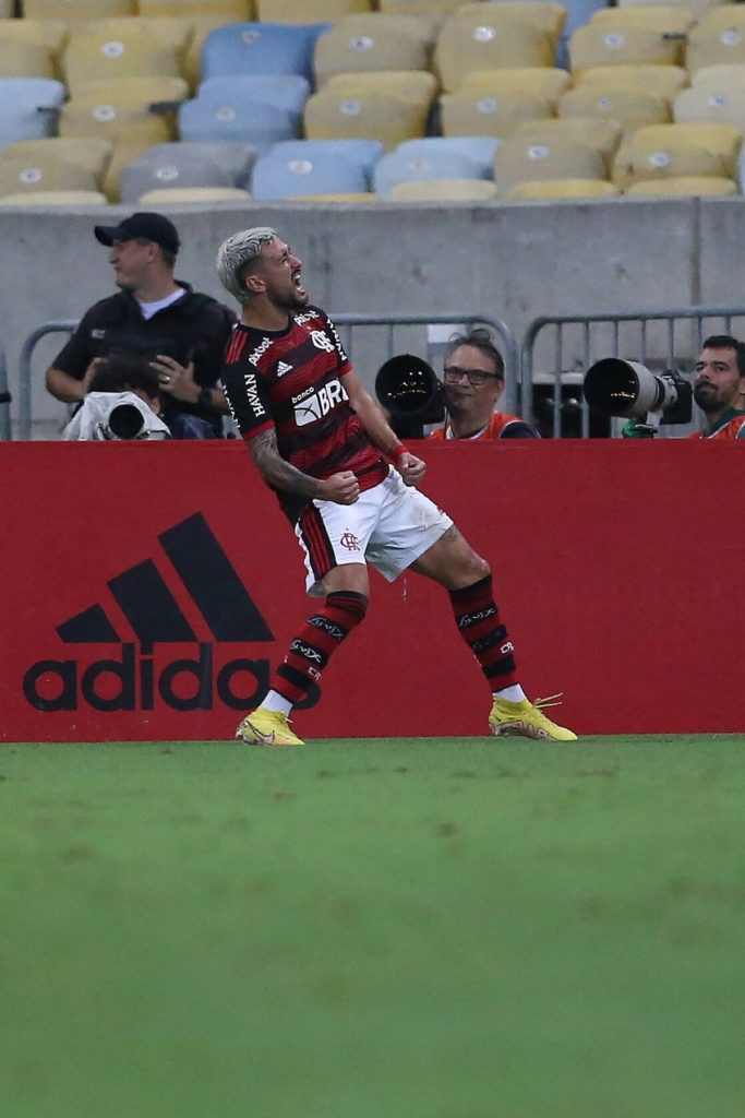 Arrascaeta marca, Flamengo vence o São Paulo e está na final da Copa do Brasil