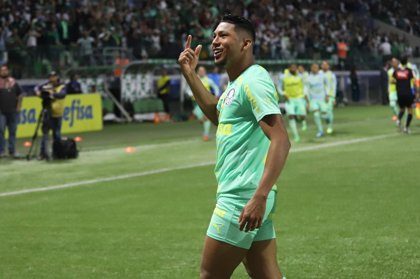 Palmeiras recusa proposta de 15 milhões de euros pelo atacante Rony