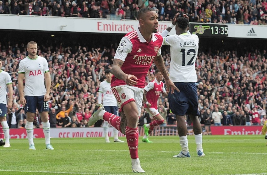 Premier League: Arsenal vence o Tottenham e segue na liderança