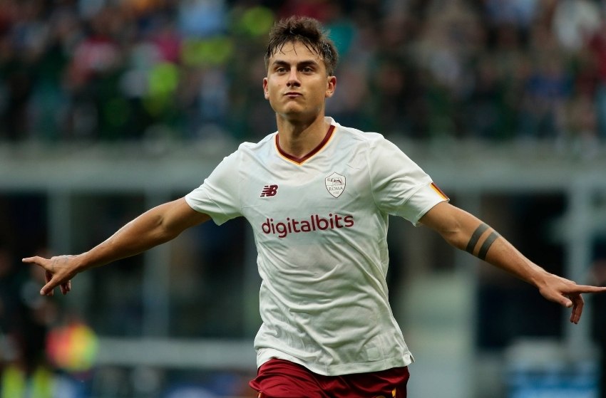 Paulo Dybala comemorando gol pela Roma