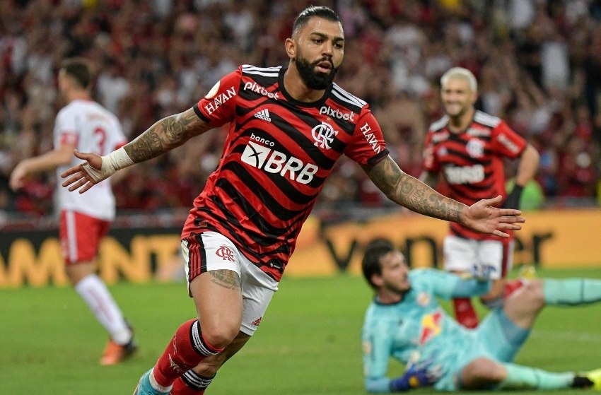 Gabigol comemorando gol pelo Flamengo
