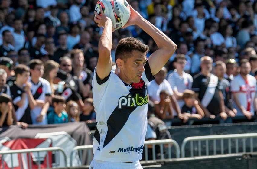 Vasco deve ter mudanças nas laterais para jogo contra o Sport
