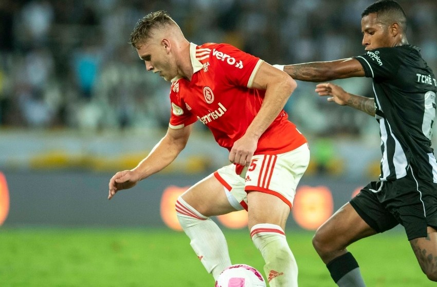 Inter bate Botafogo fora e diminui a distância para o Palmeiras