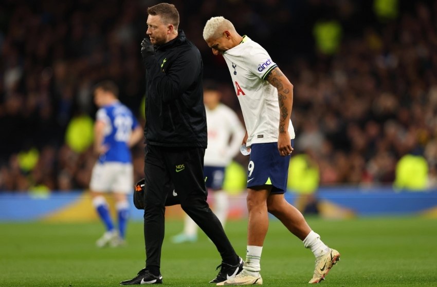 Técnico do Tottenham diz que a lesão de Richarlison não é grave