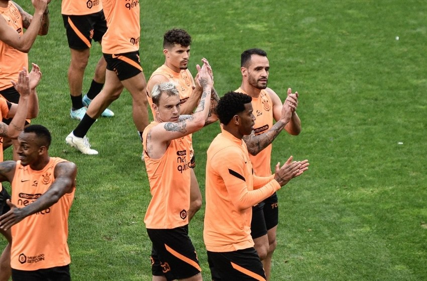 Jogadores do Corinthians no treino aberto Corinthians faz treino aberto na Neo Química Arena