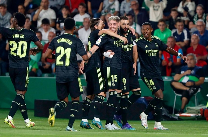 Real Madrid bate o Elche: Valverde, Benzema e Asensio marcam