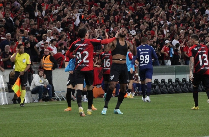 Athletico-PR: Felipão tem uma dúvida para final contra o Flamengo