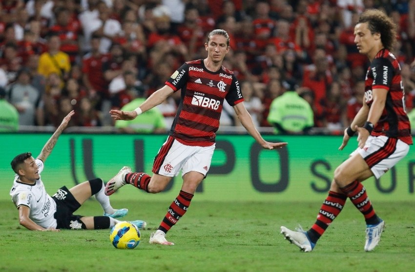 Filipe Luís critica postura do Flamengo e fala em lição para final