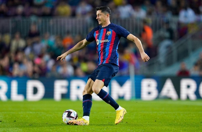 Lewandowski marca duas vezes, e Barcelona vence o Villarreal