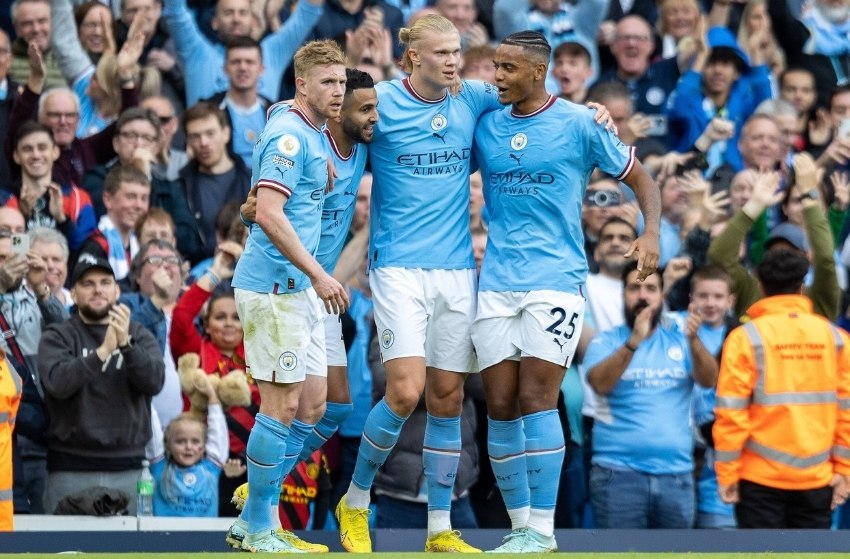 Haaland faz dois gols, De Bruyne marca, e City vence o Brighton