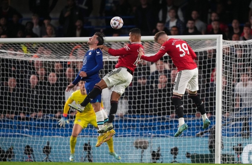 Casemiro marca o primeiro pelo United e garante empate com Chelsea