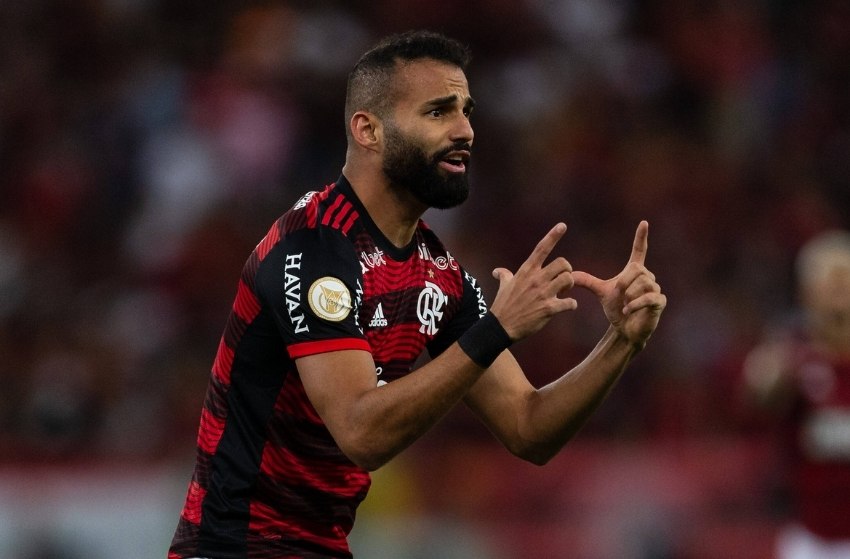 Flamengo: Thiago Maia treina, Vidal tem alta, e Varela está fora
