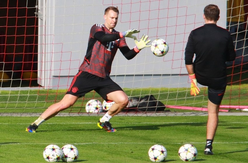 Neuer treina no Bayern de Munique e não preocupa para a Copa
