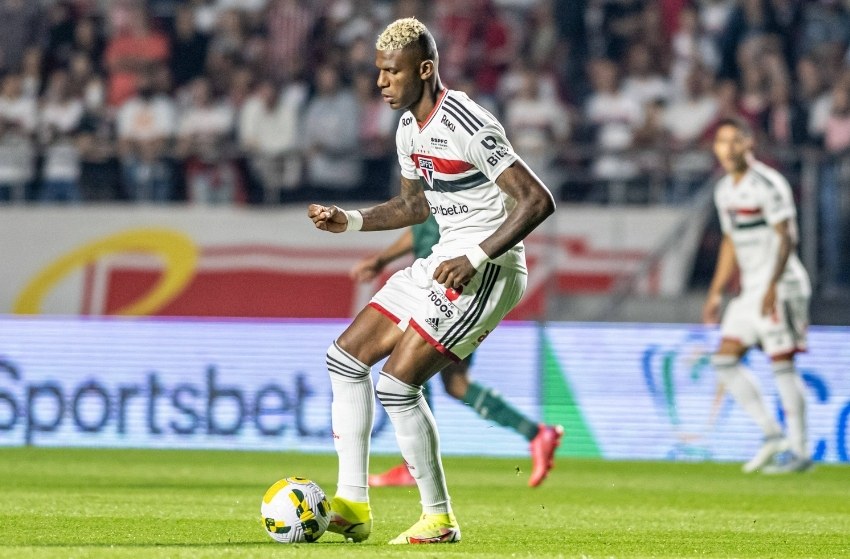 São Paulo: Arboleda se recupera de lesão e pode voltar a jogar