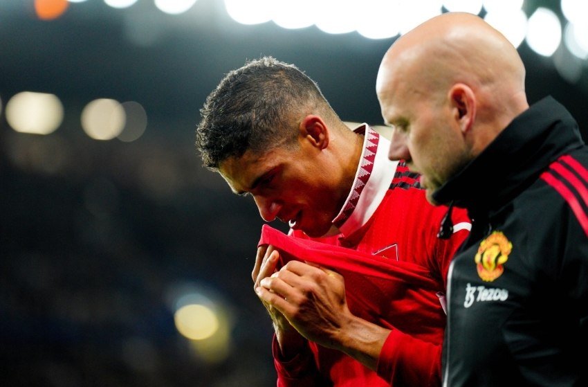 Varane desfalcará o Manchester United até a Copa, diz técnico