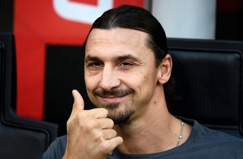 Ibrahimovic, do Milan, nega aposentadoria após cirurgia no joelho