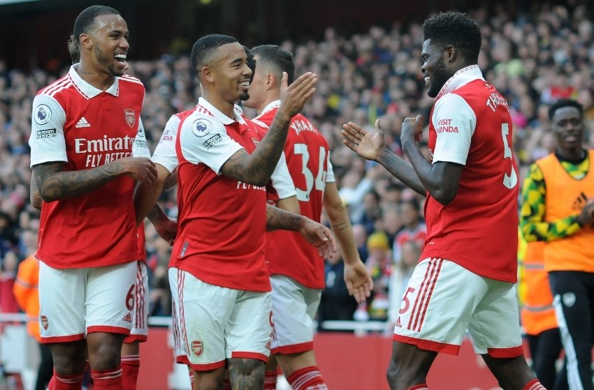 Gabriel Jesus (Arsenal) Jogadores do Arsenal comemorando gol