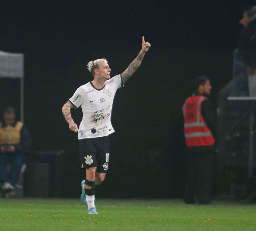 Brasileirão: Corinthians vence o Athletico em Itaquera